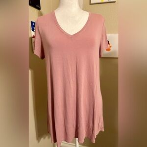HUE Blush Short Sleeve V-Neck Tee